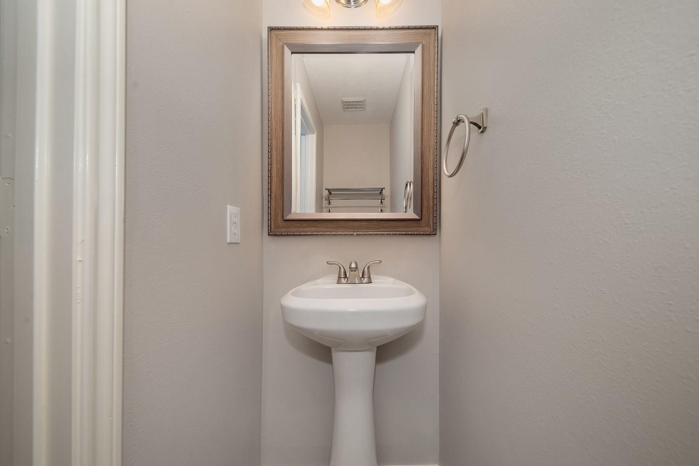 247 W Stedhill Loop