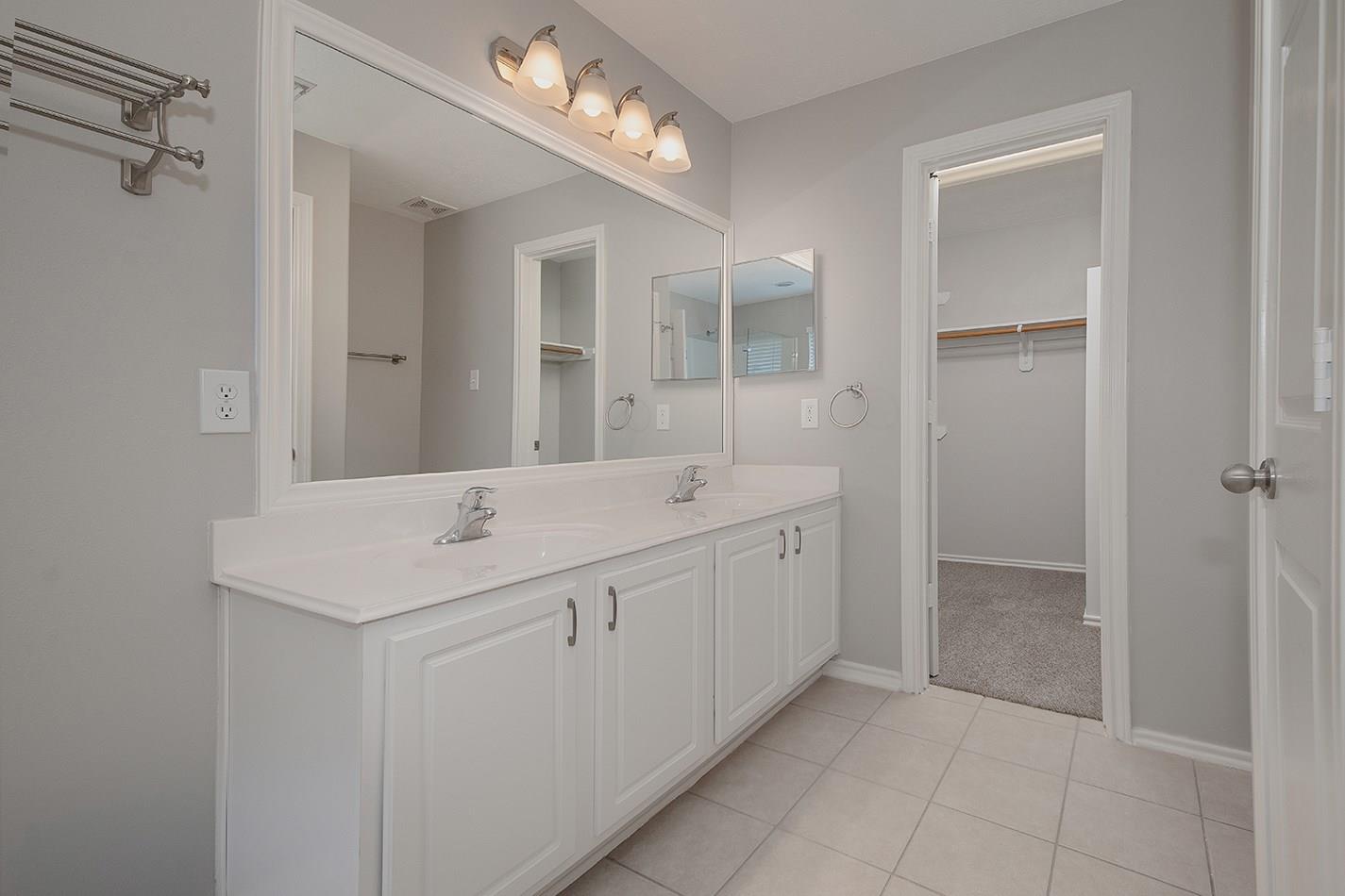 247 W Stedhill Loop