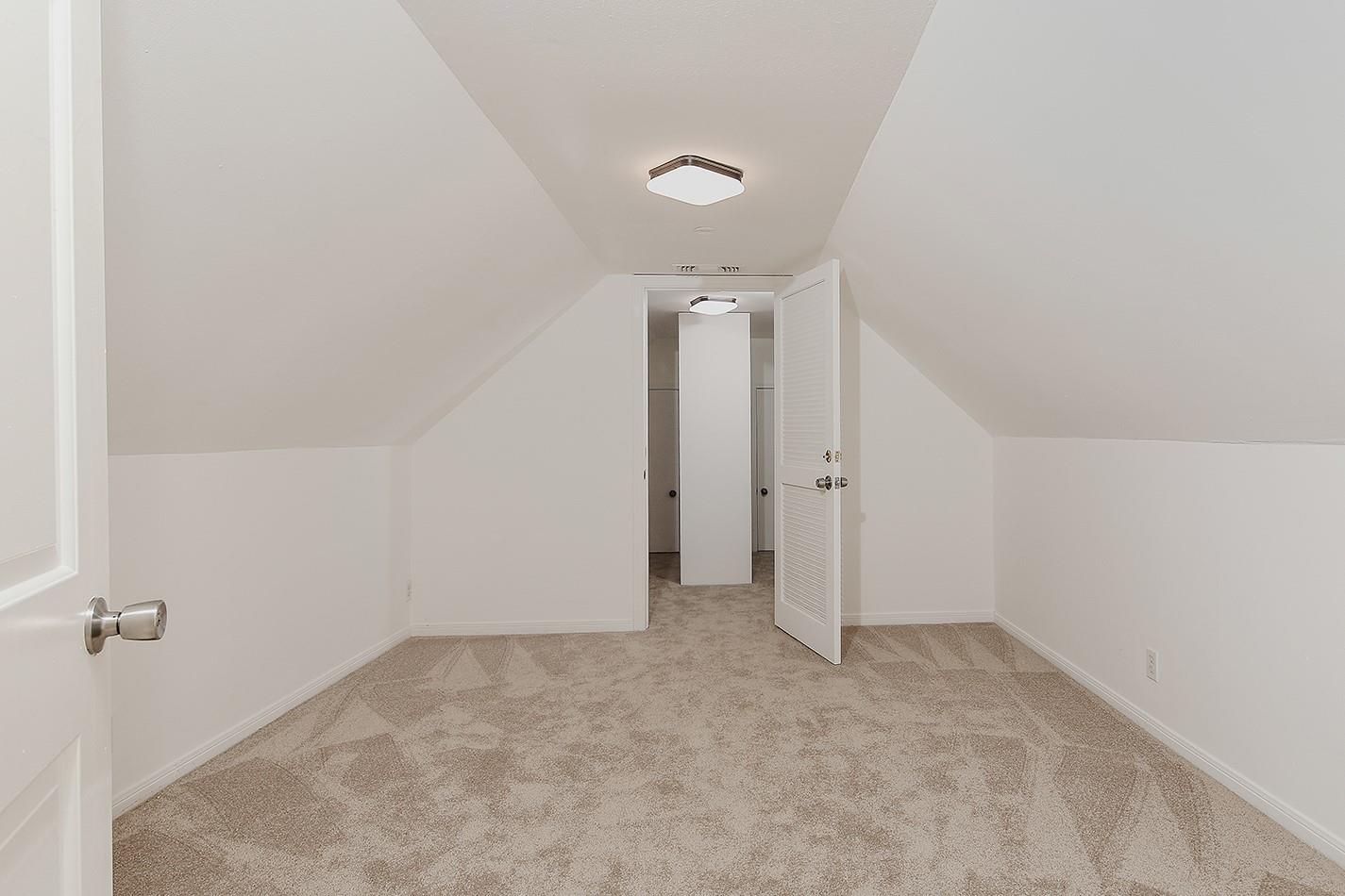 112 Kirkwood Lane