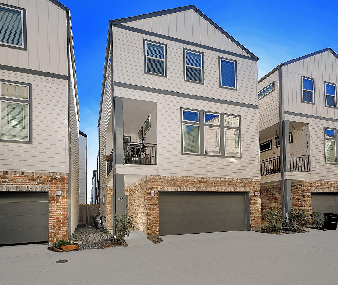 800 W Donovan Street