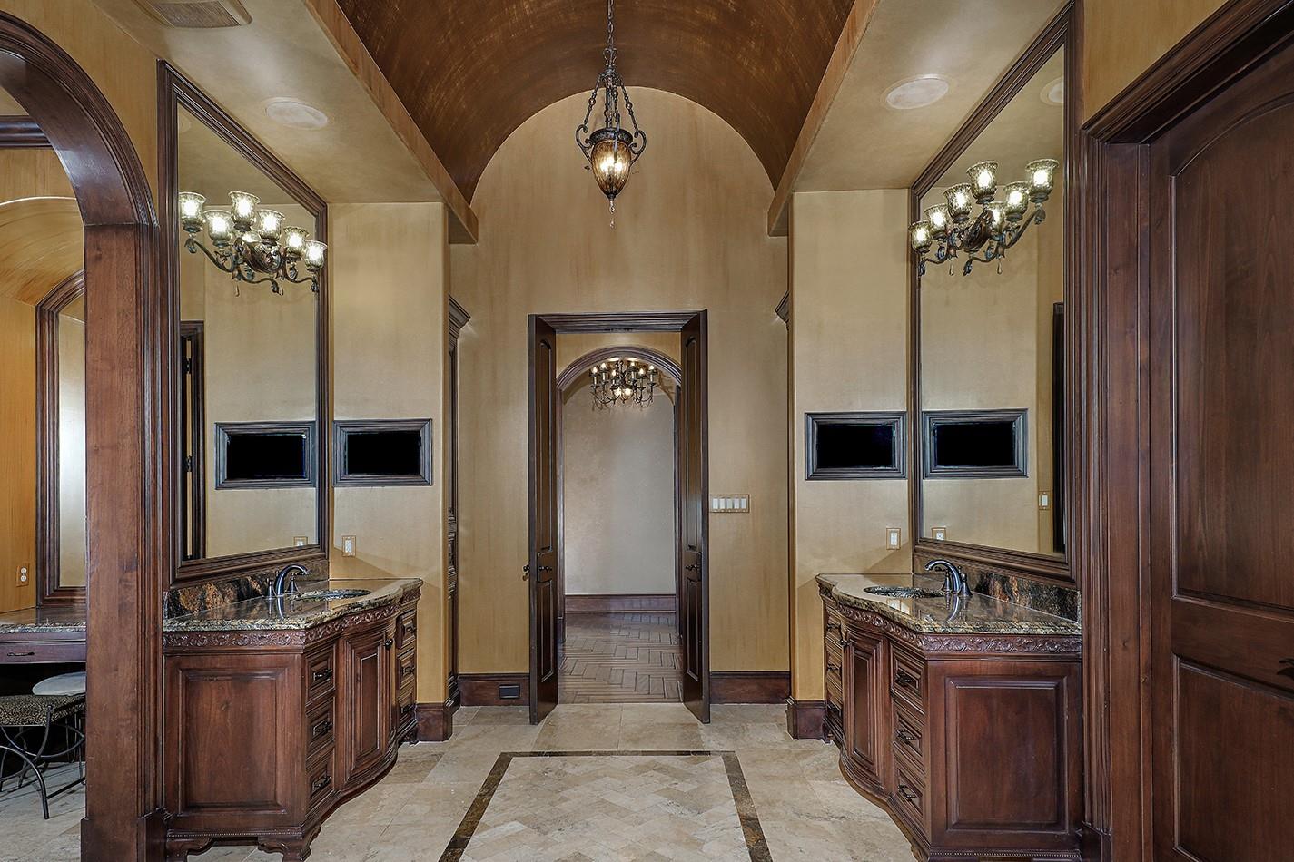 7918 Red Bay Circle