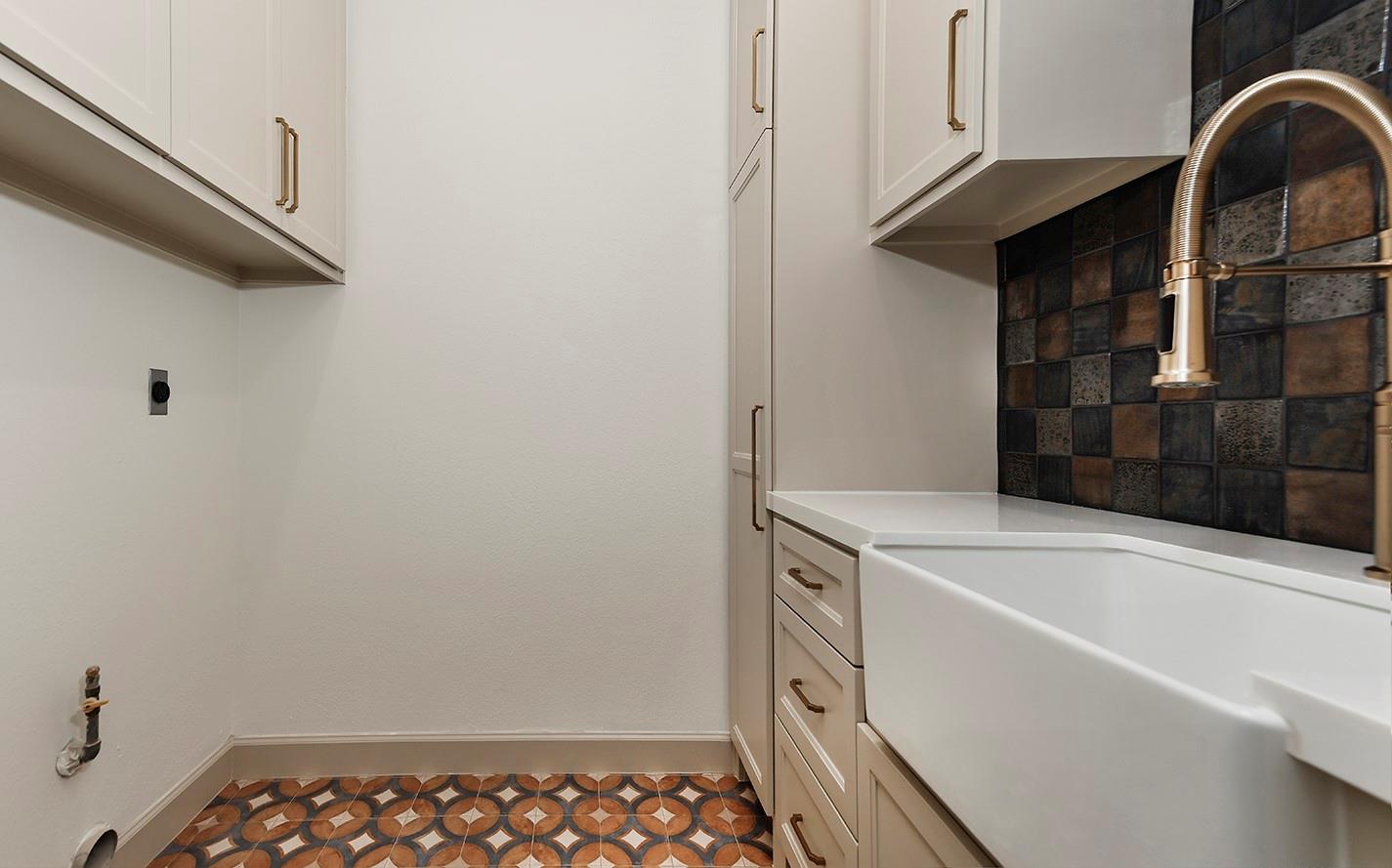 170 Golden Shadow Circle