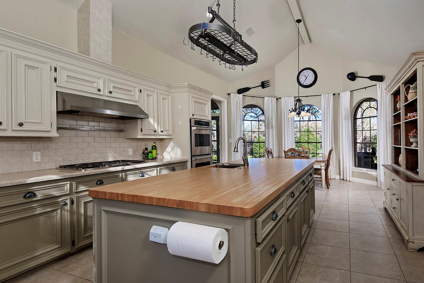 24635 W Kingscrest Circle