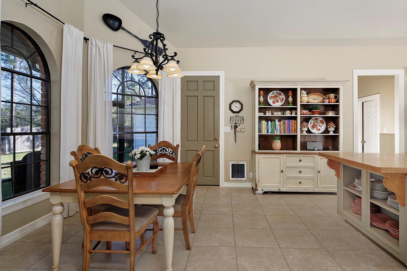 24635 W Kingscrest Circle