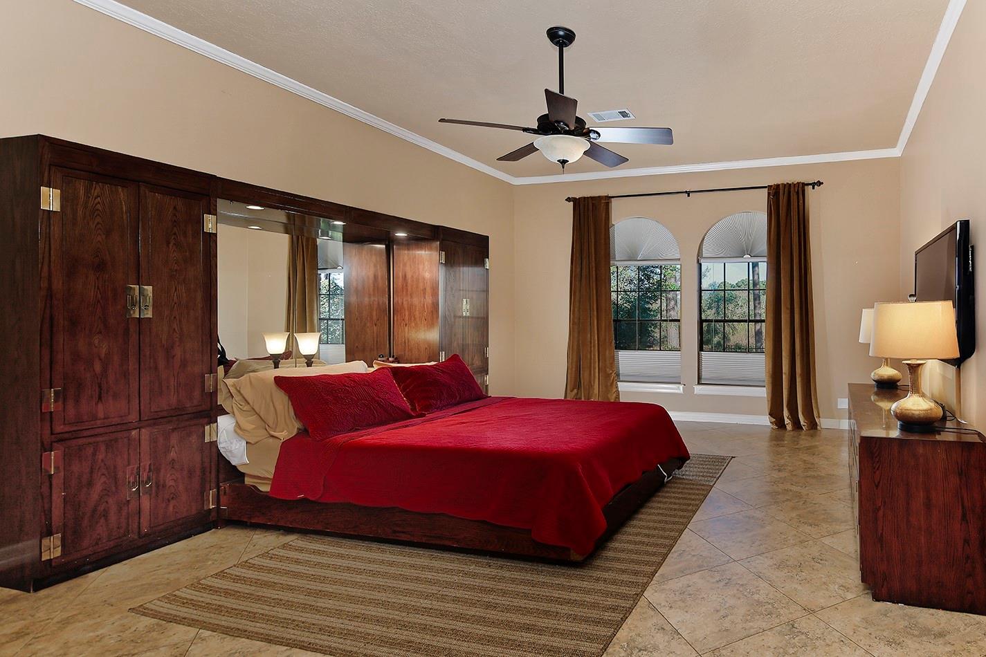 24635 W Kingscrest Circle