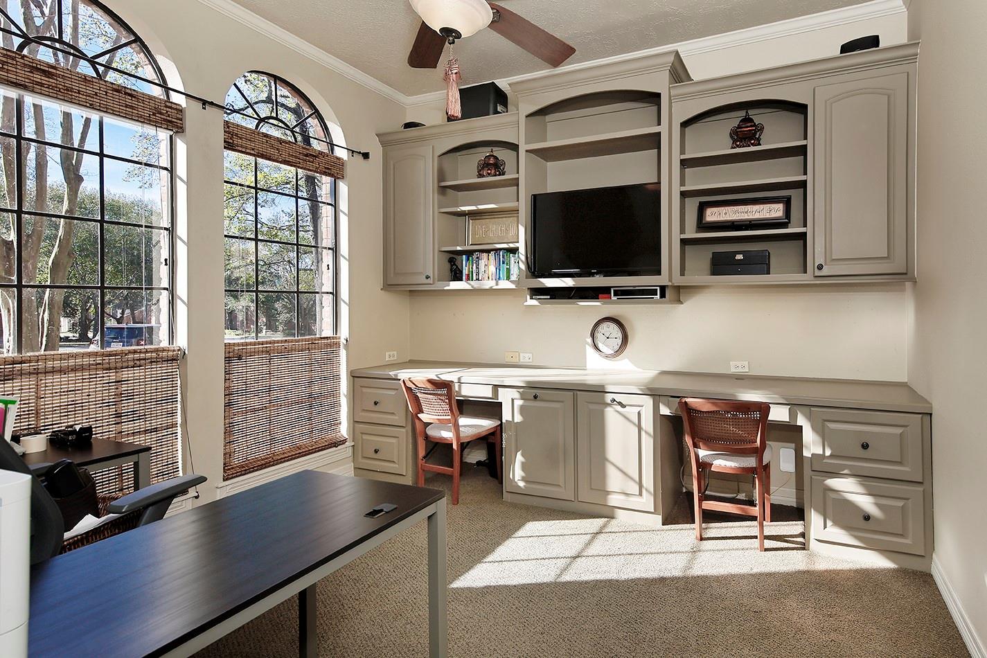 24635 W Kingscrest Circle