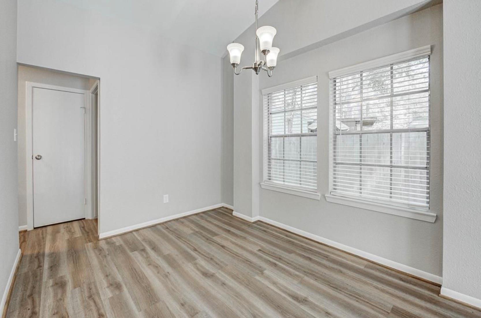34 N Circlewood Glen
