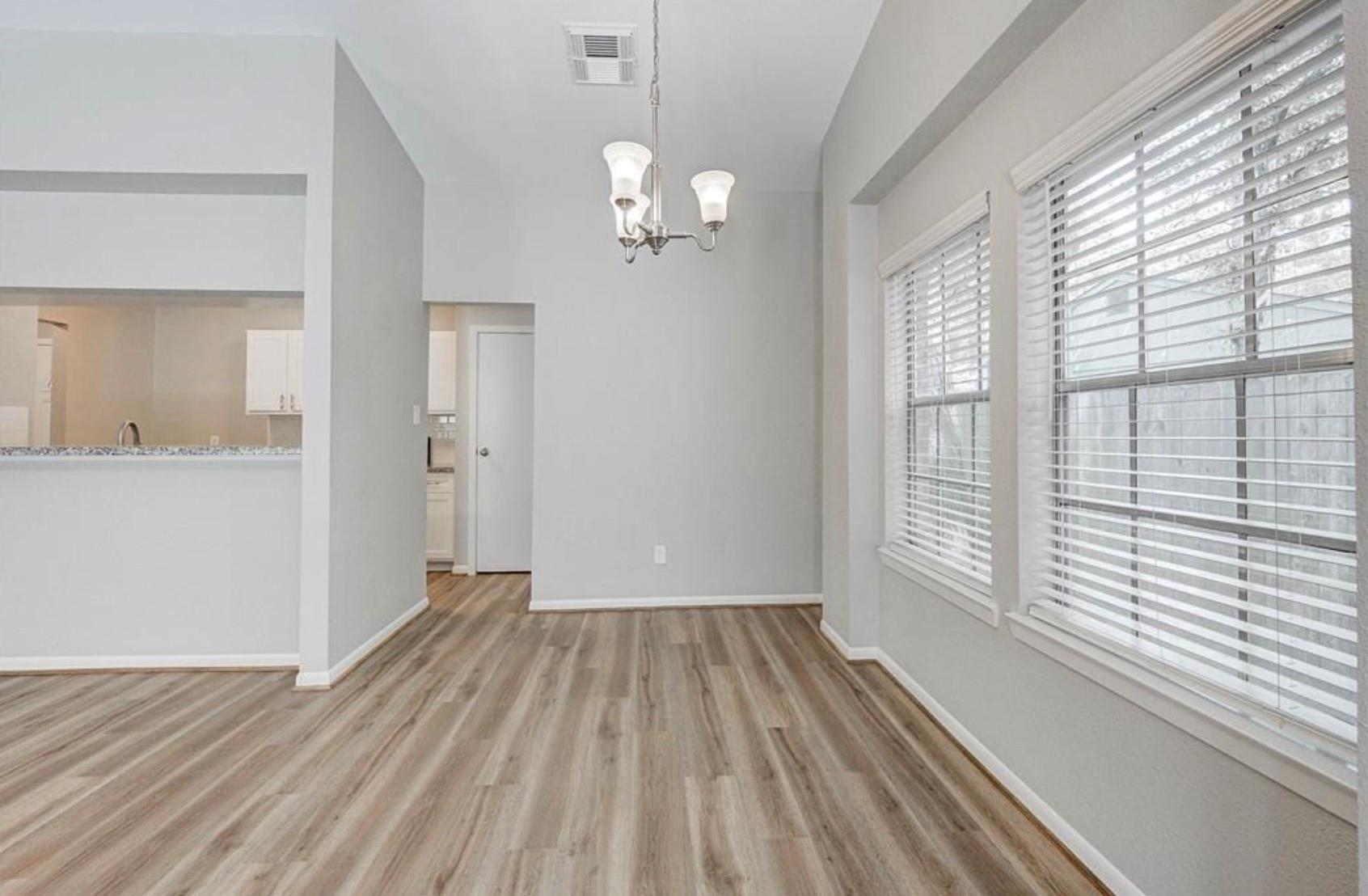 34 N Circlewood Glen