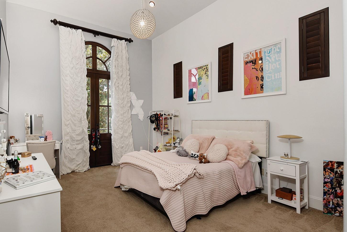 83 S Palmiera Circle