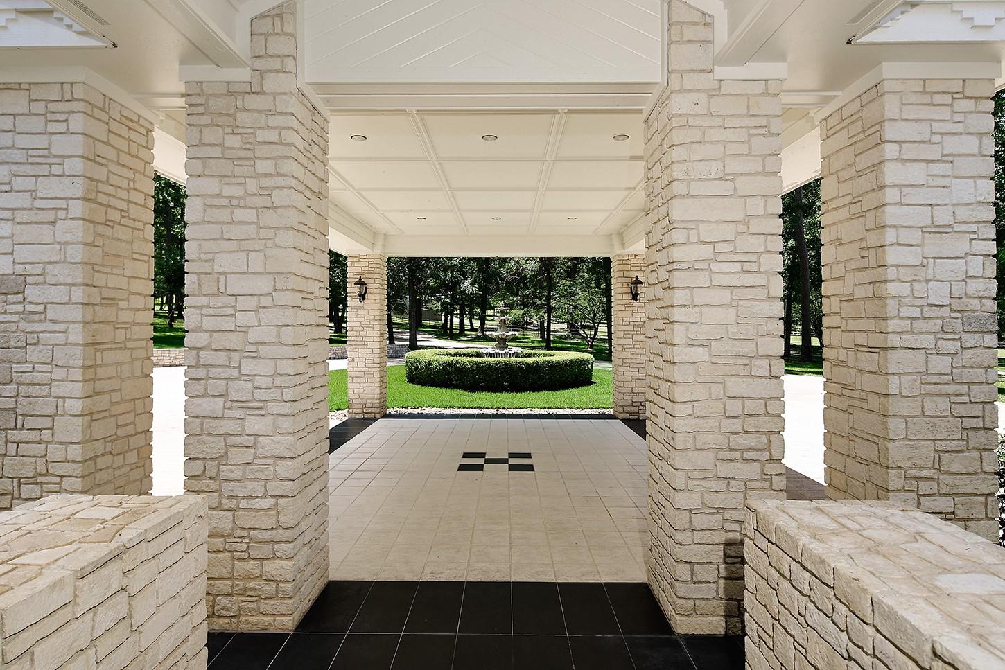 13882 Longwood Drive