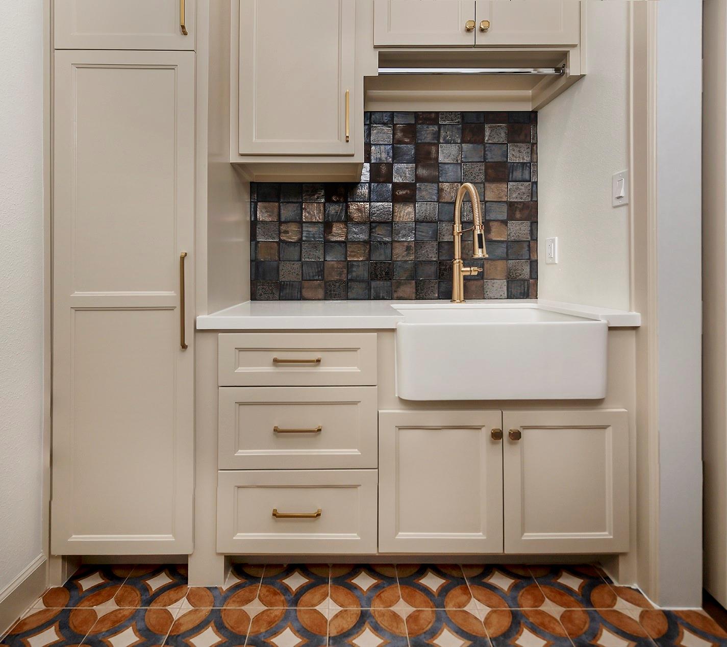 170 Golden Shadow Circle