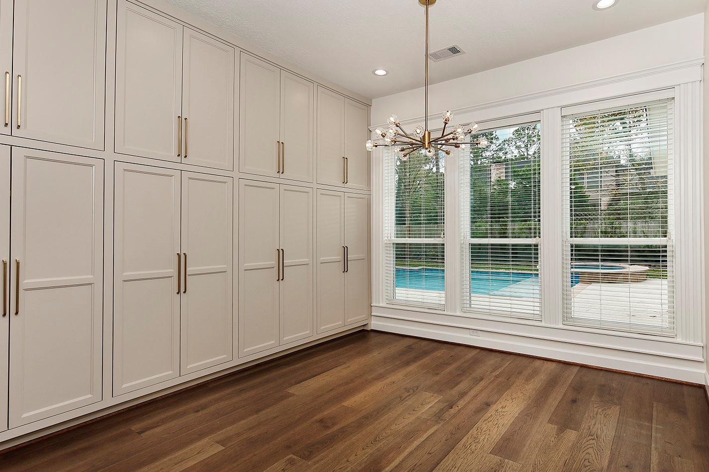 170 Golden Shadow Circle