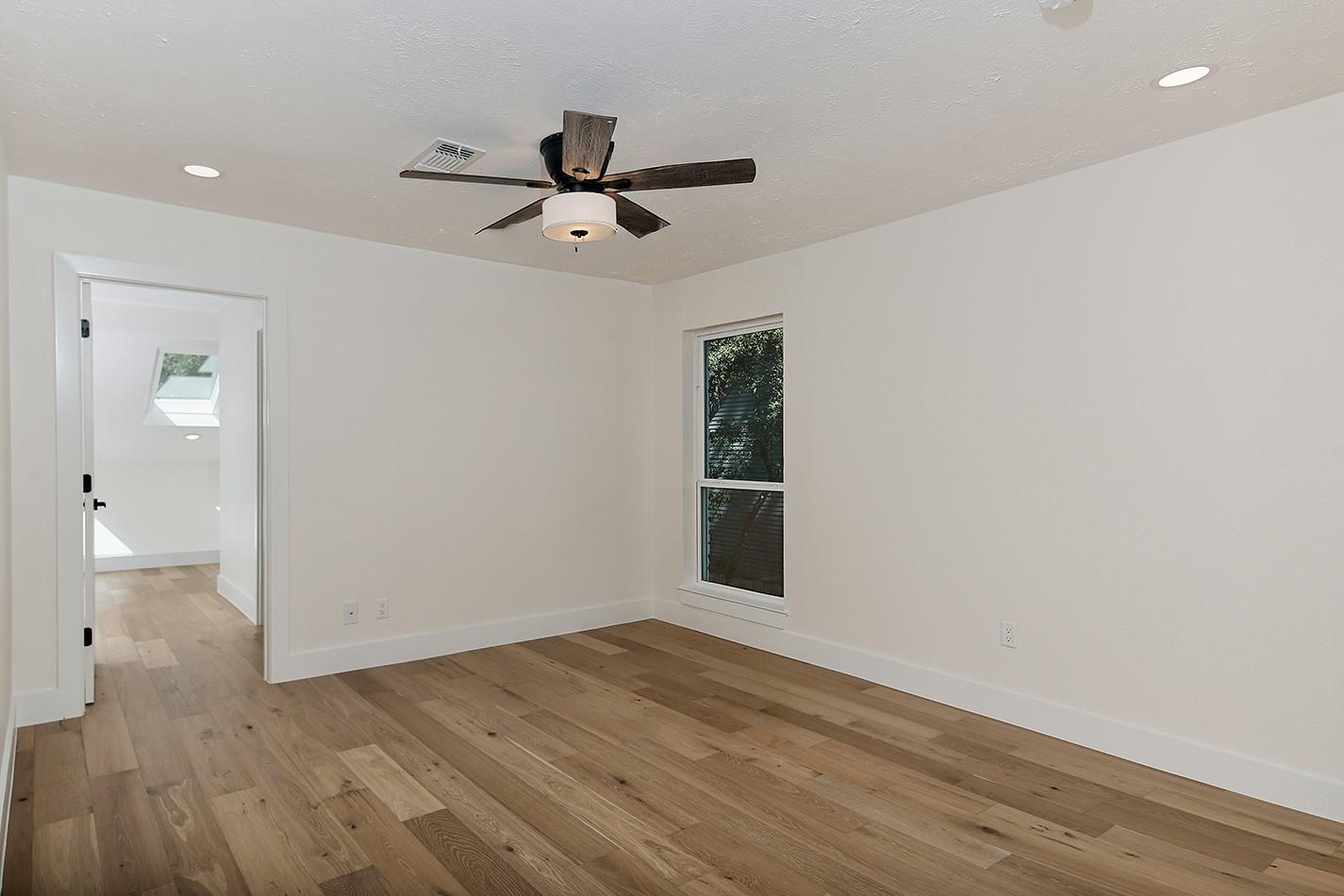 16 Crinkleroot Court