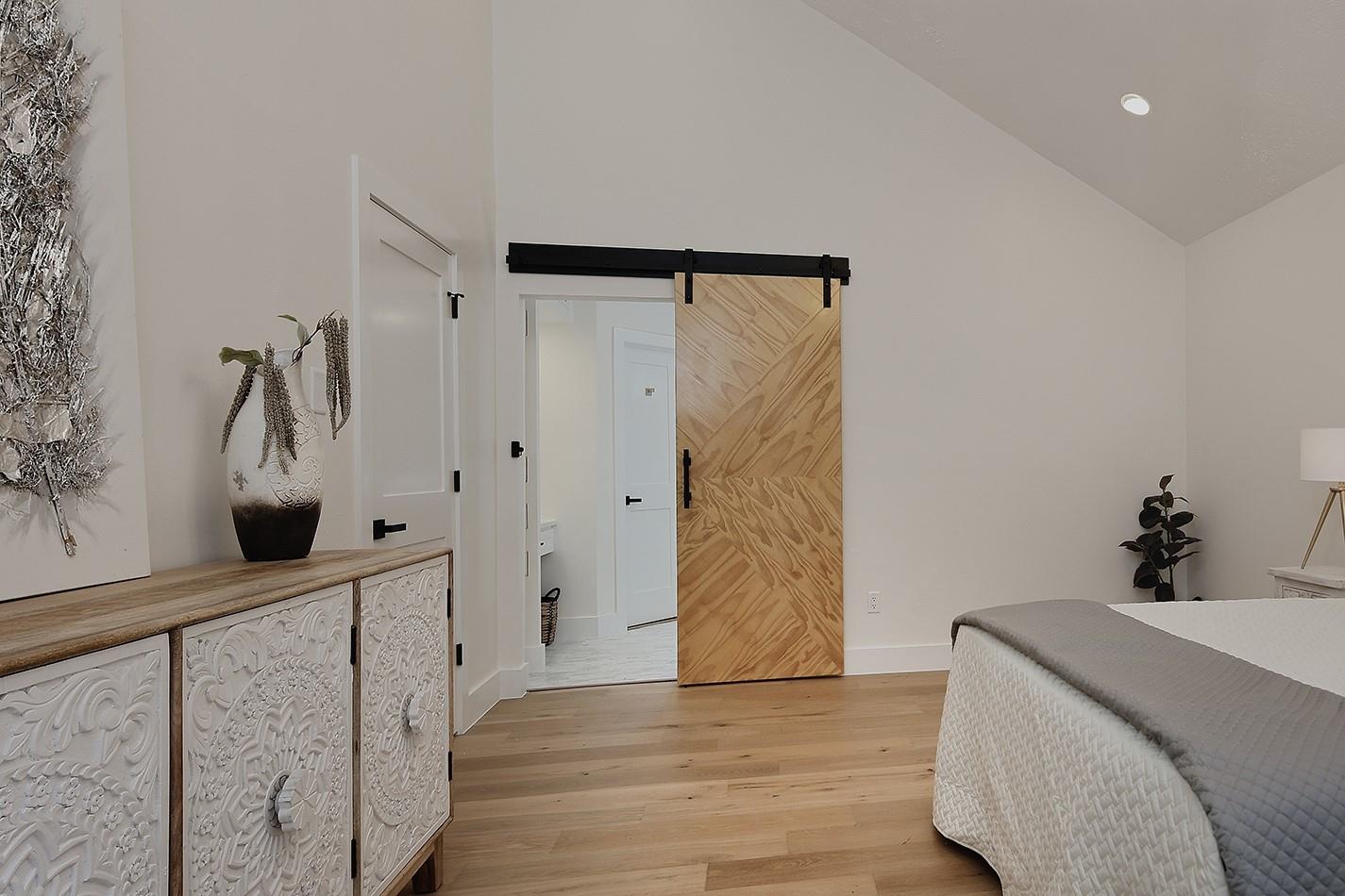 16 Crinkleroot Court