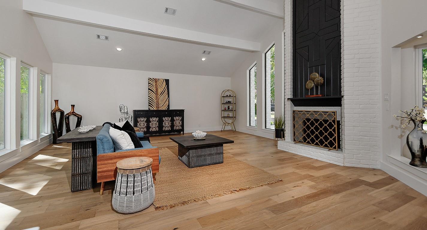 16 Crinkleroot Court