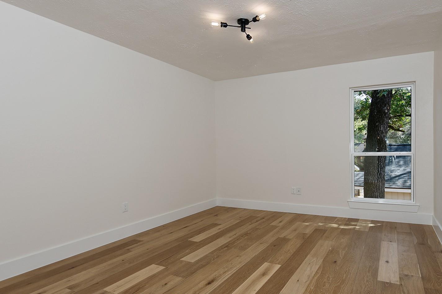 16 Crinkleroot Court