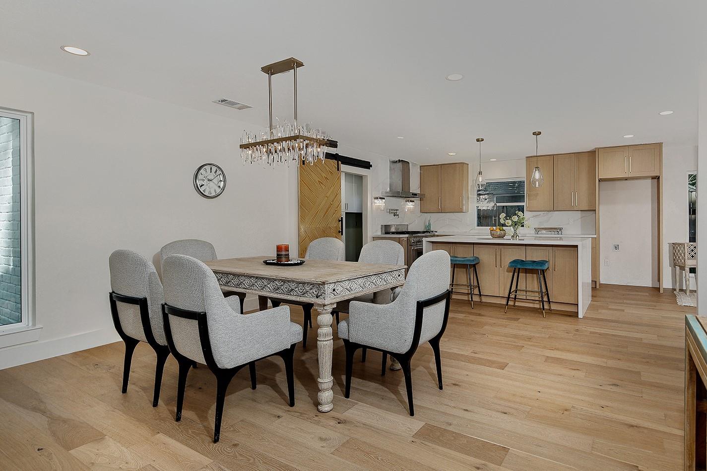 16 Crinkleroot Court