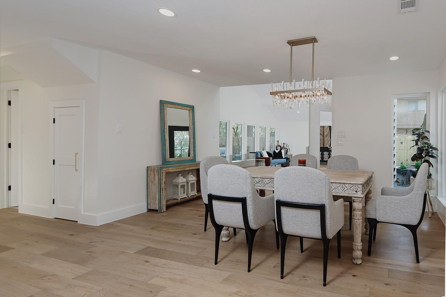 16 Crinkleroot Court