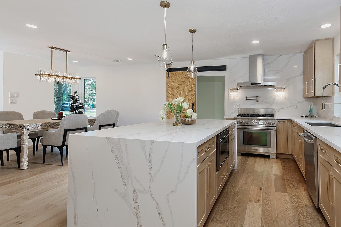 16 Crinkleroot Court