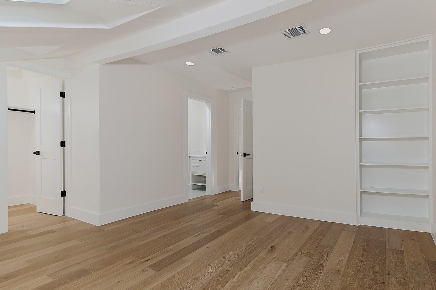 16 Crinkleroot Court