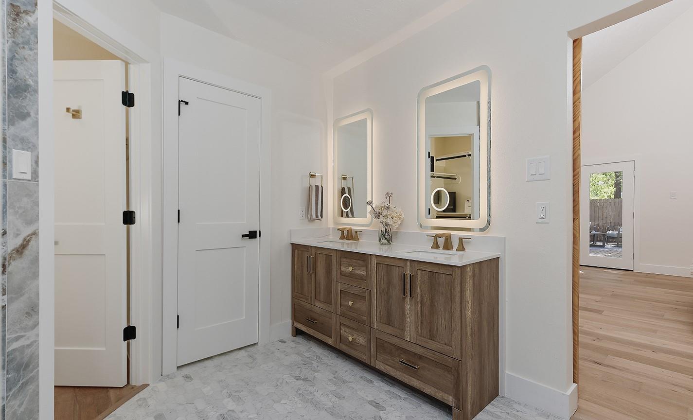 16 Crinkleroot Court