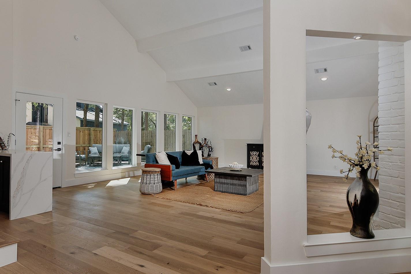 16 Crinkleroot Court