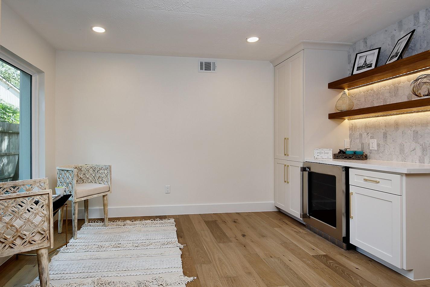 16 Crinkleroot Court