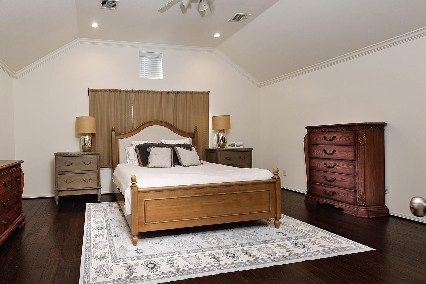 1046 W 26th Street