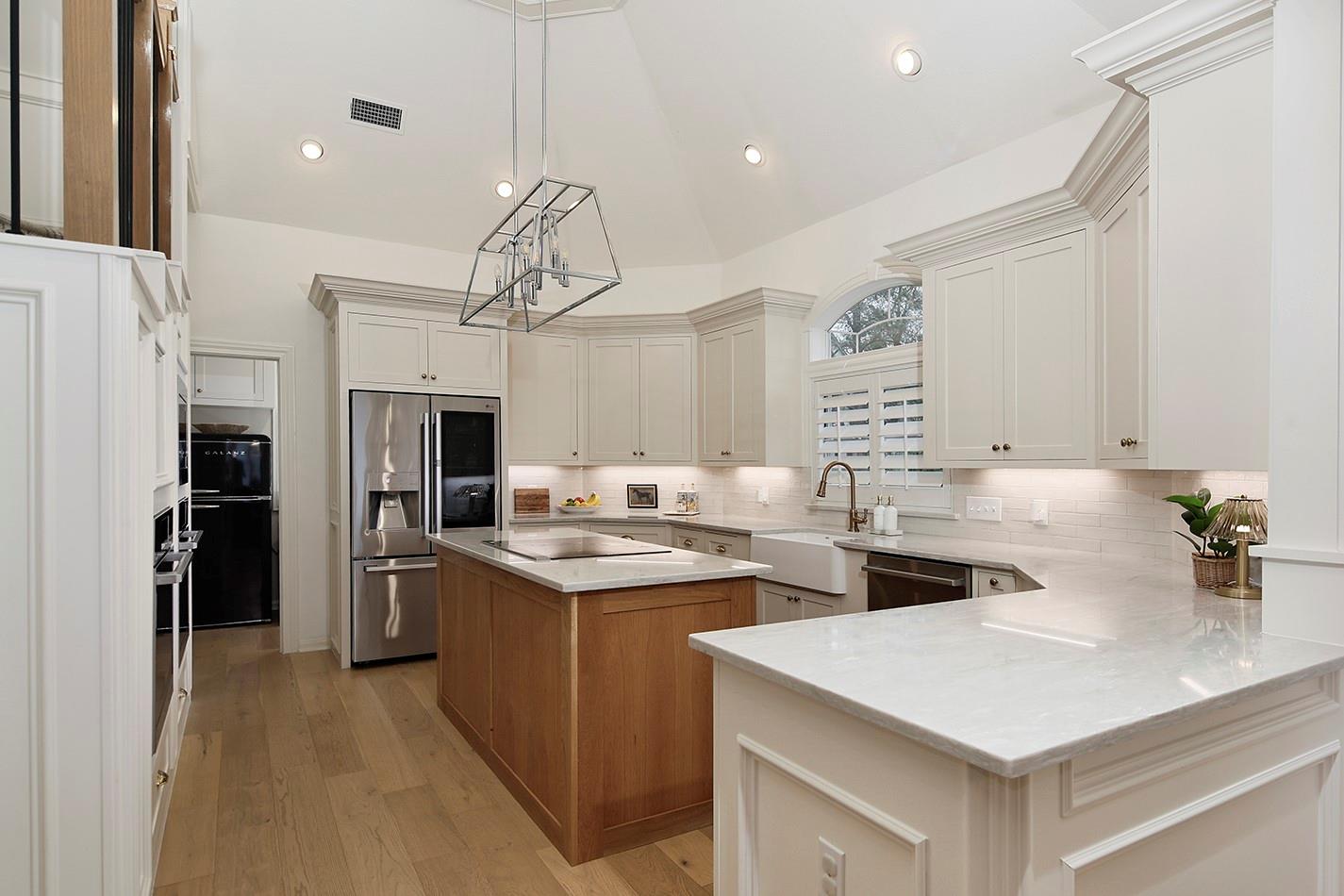 2 Graceful Elm Court