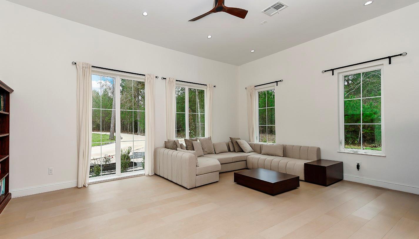 1031 Hunters Creek Way