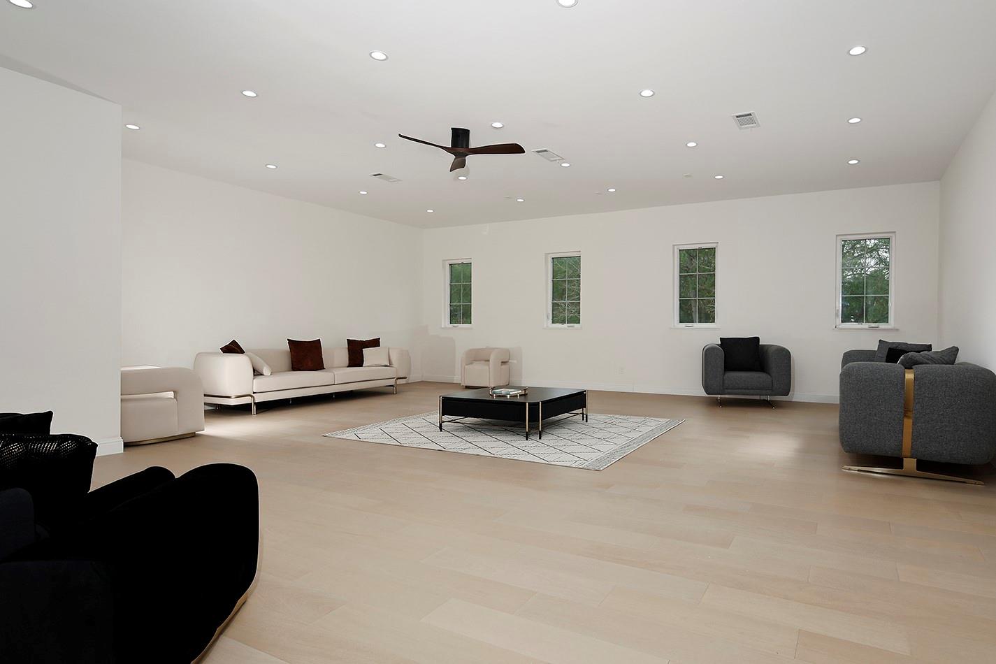 1031 Hunters Creek Way