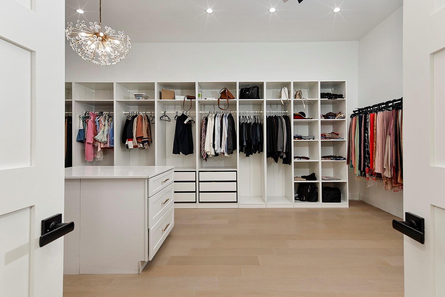 1031 Hunters Creek Way