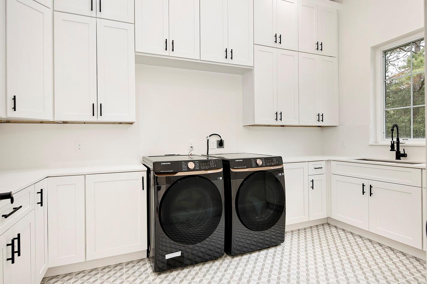 1031 Hunters Creek Way