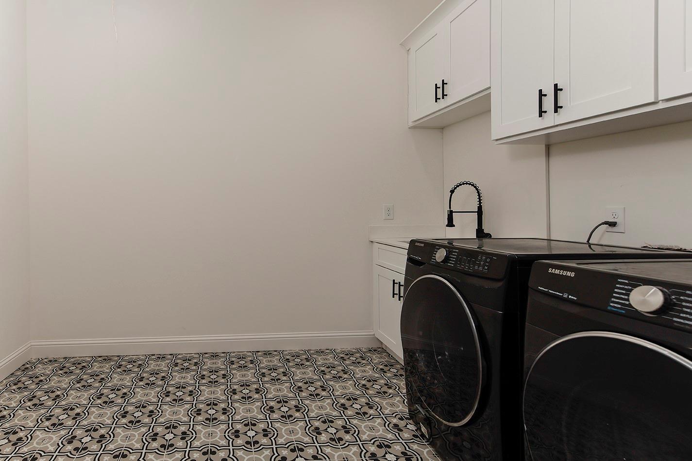 1031 Hunters Creek Way