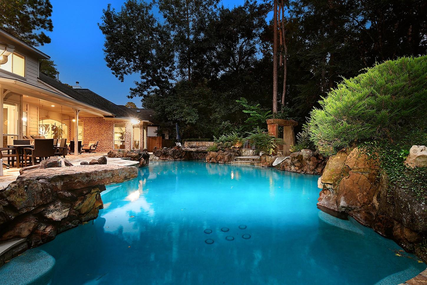 6 Orchard Pines Place