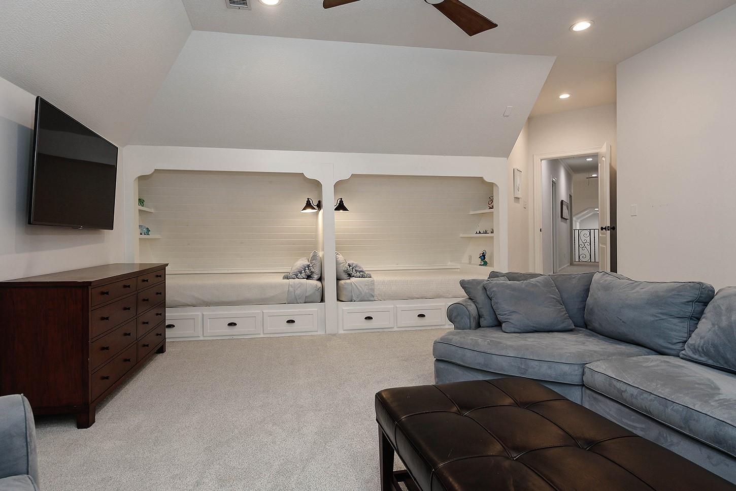 6 Orchard Pines Place