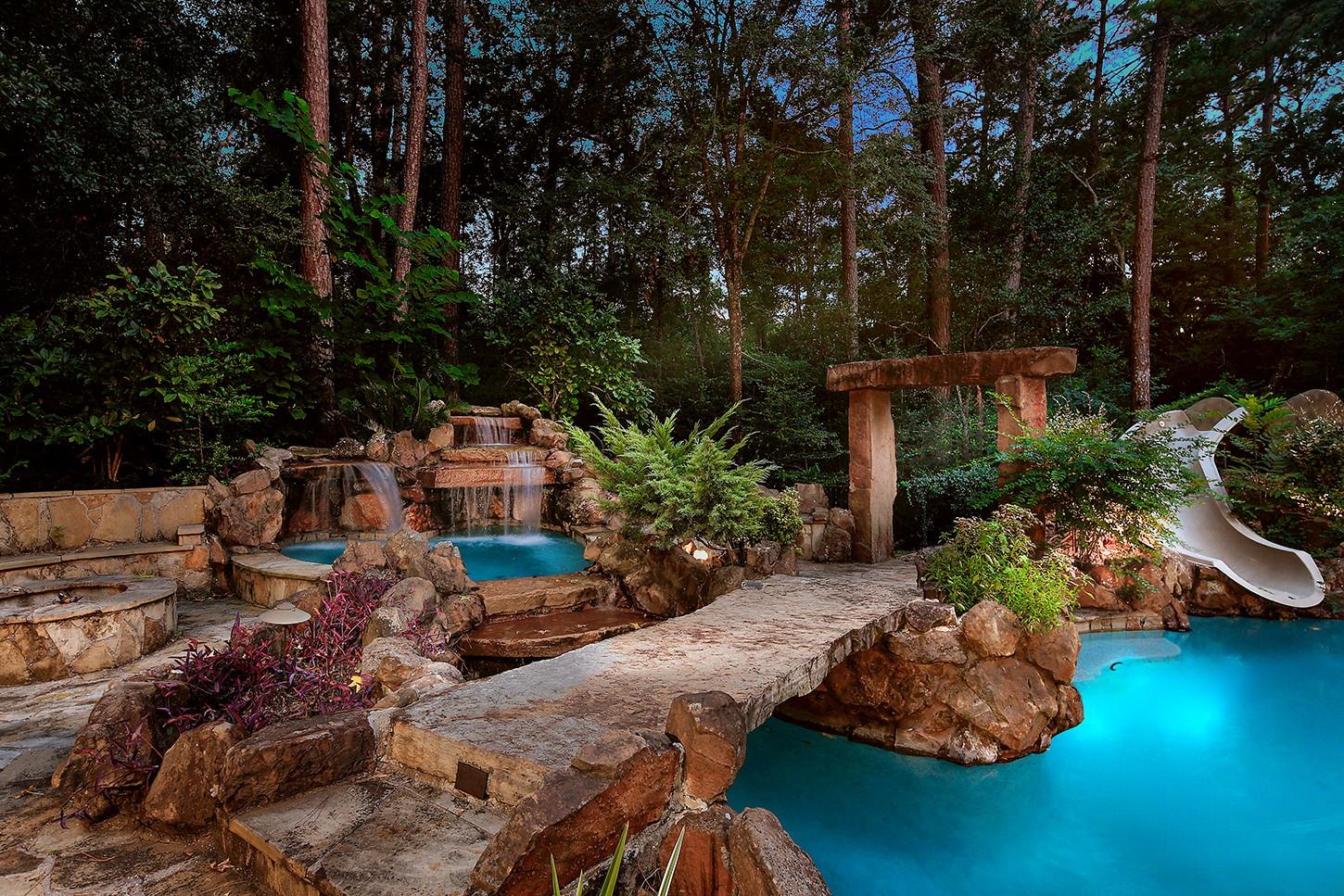 6 Orchard Pines Place