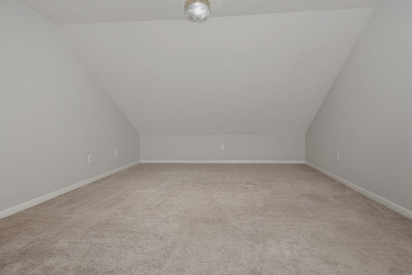 130 N Valley Oaks Circle