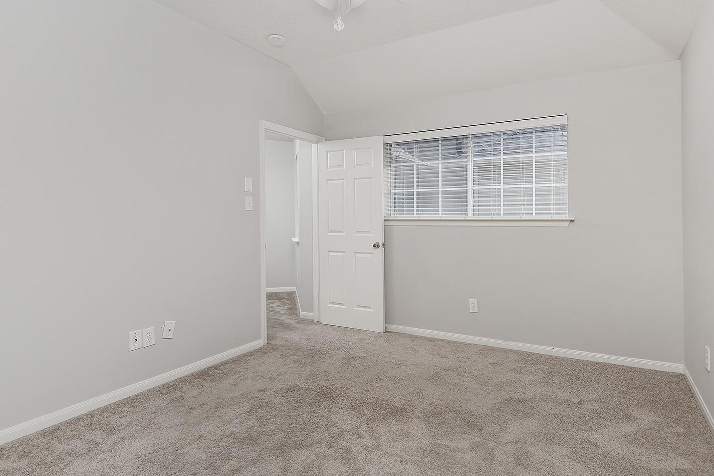 130 N Valley Oaks Circle