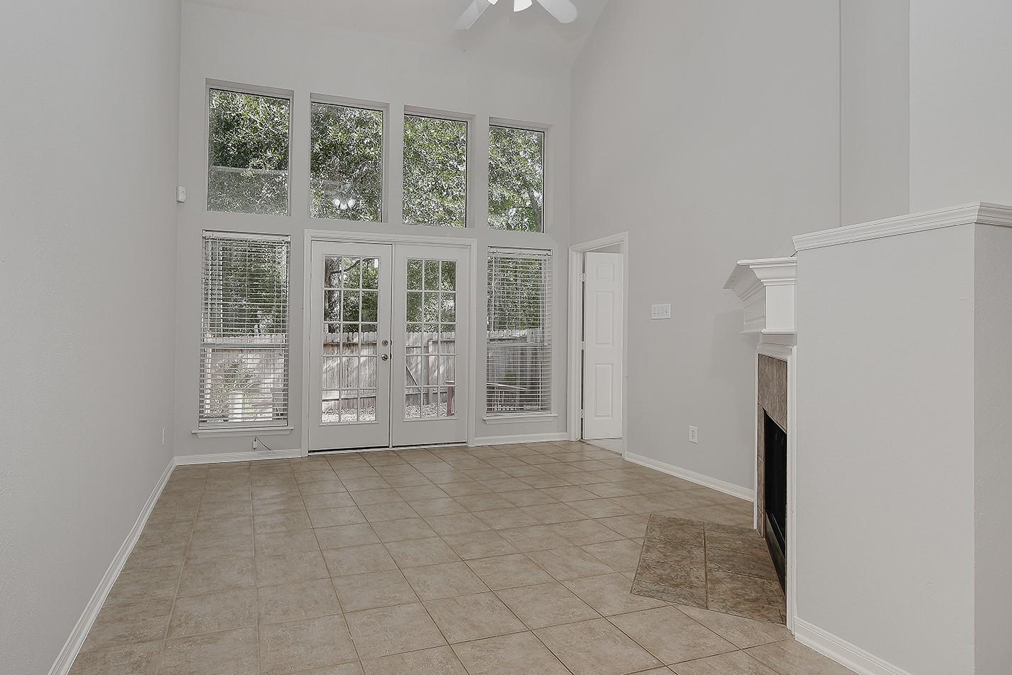 130 N Valley Oaks Circle