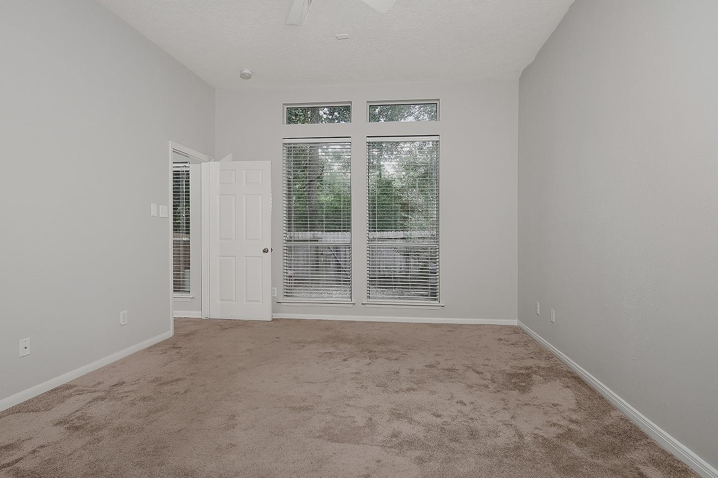 130 N Valley Oaks Circle