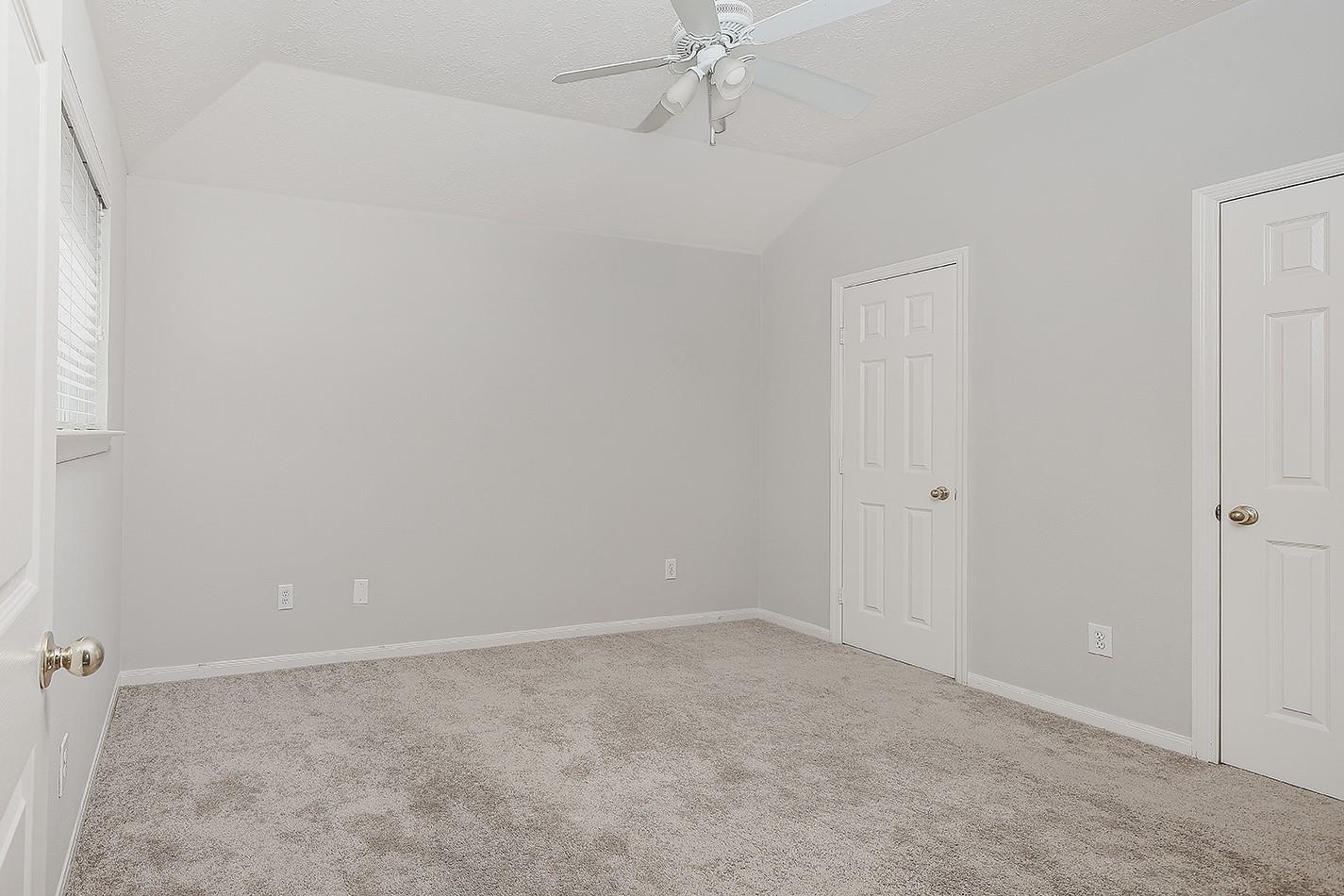 130 N Valley Oaks Circle