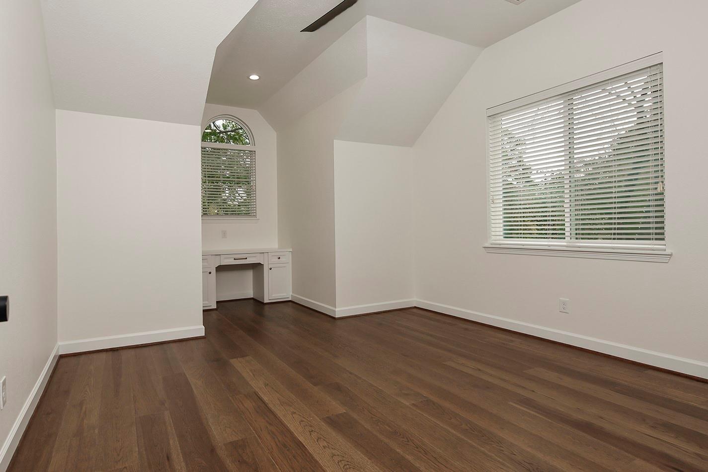 170 Golden Shadow Circle