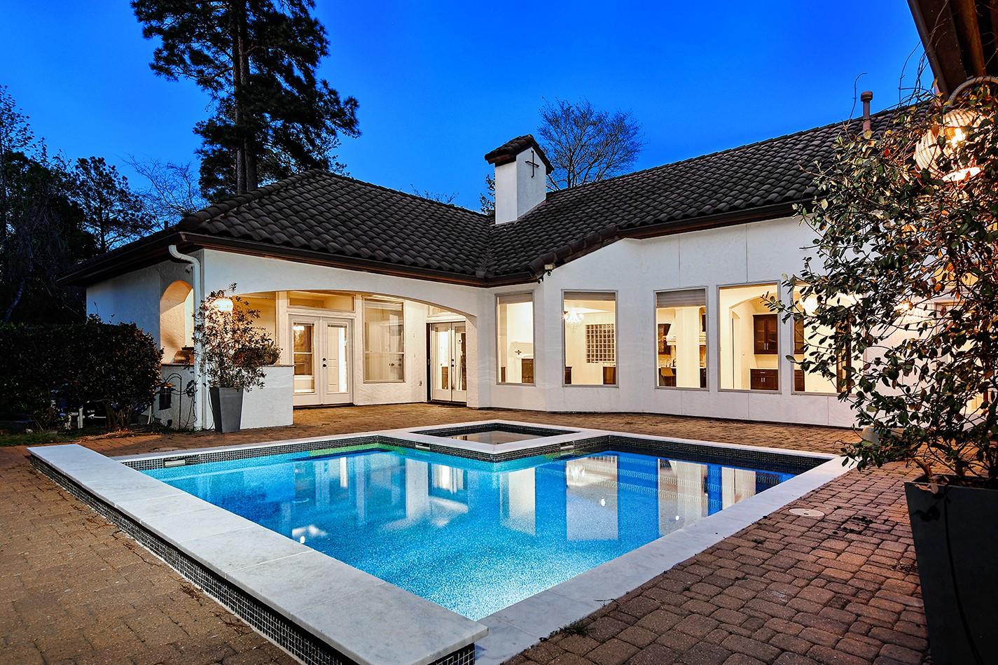 10 Moatwood Court