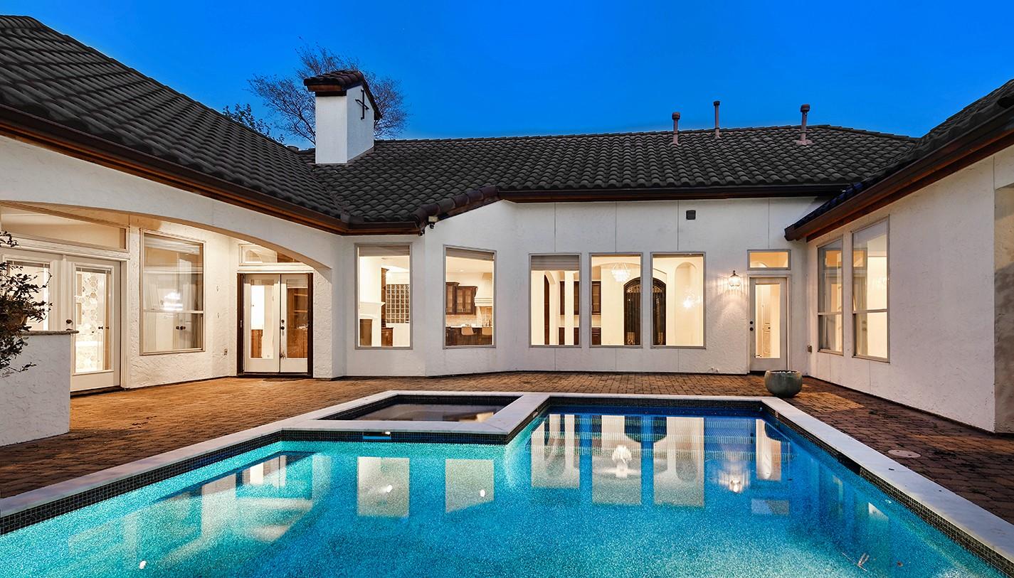 10 Moatwood Court