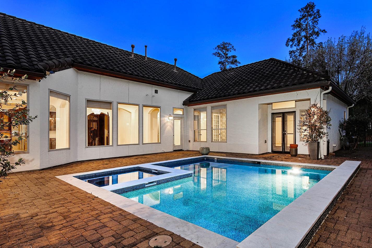 10 Moatwood Court