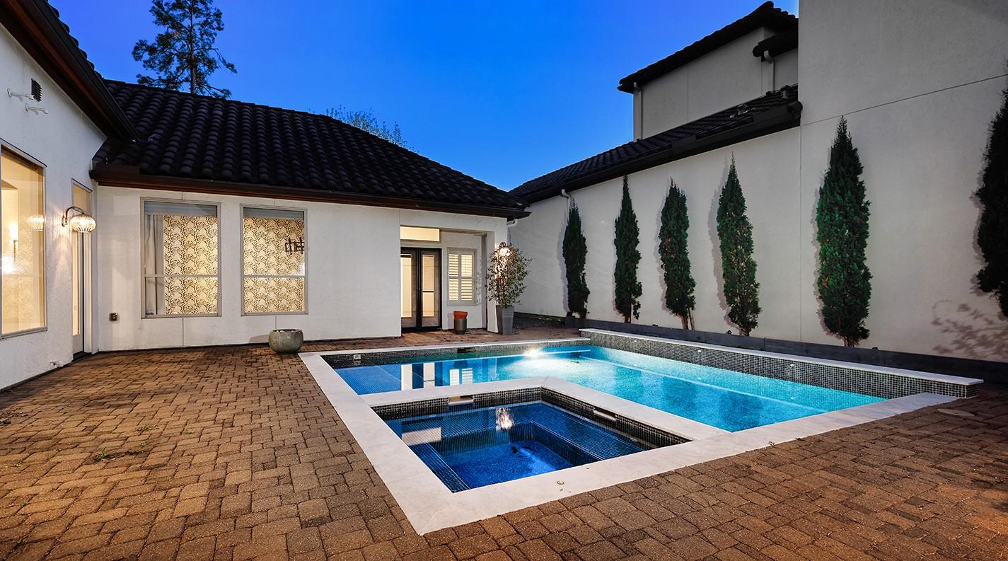 10 Moatwood Court