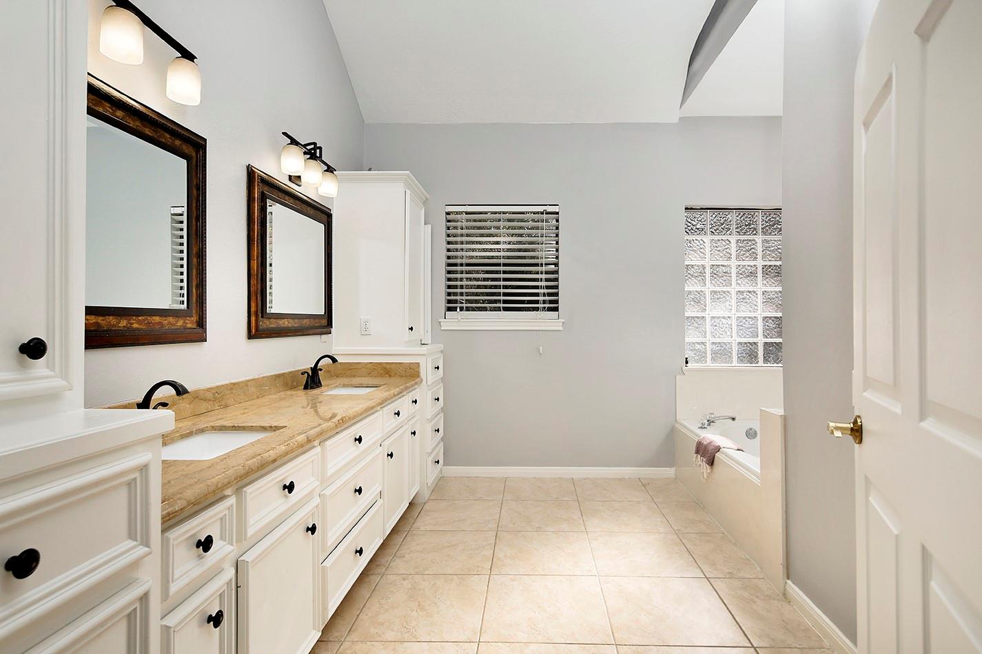 44 Lake Forest Circle