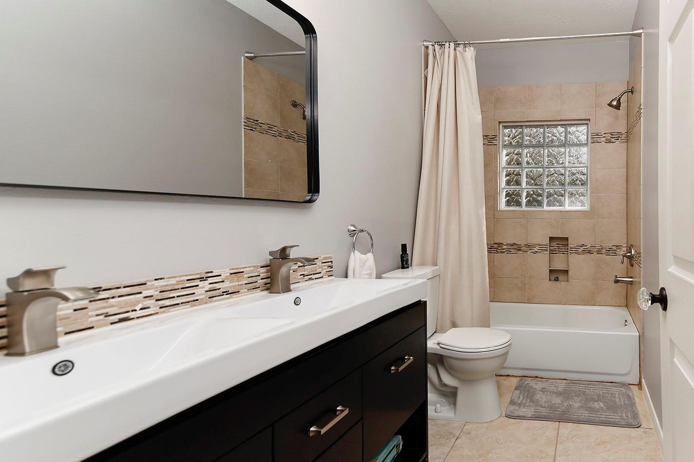 44 Lake Forest Circle