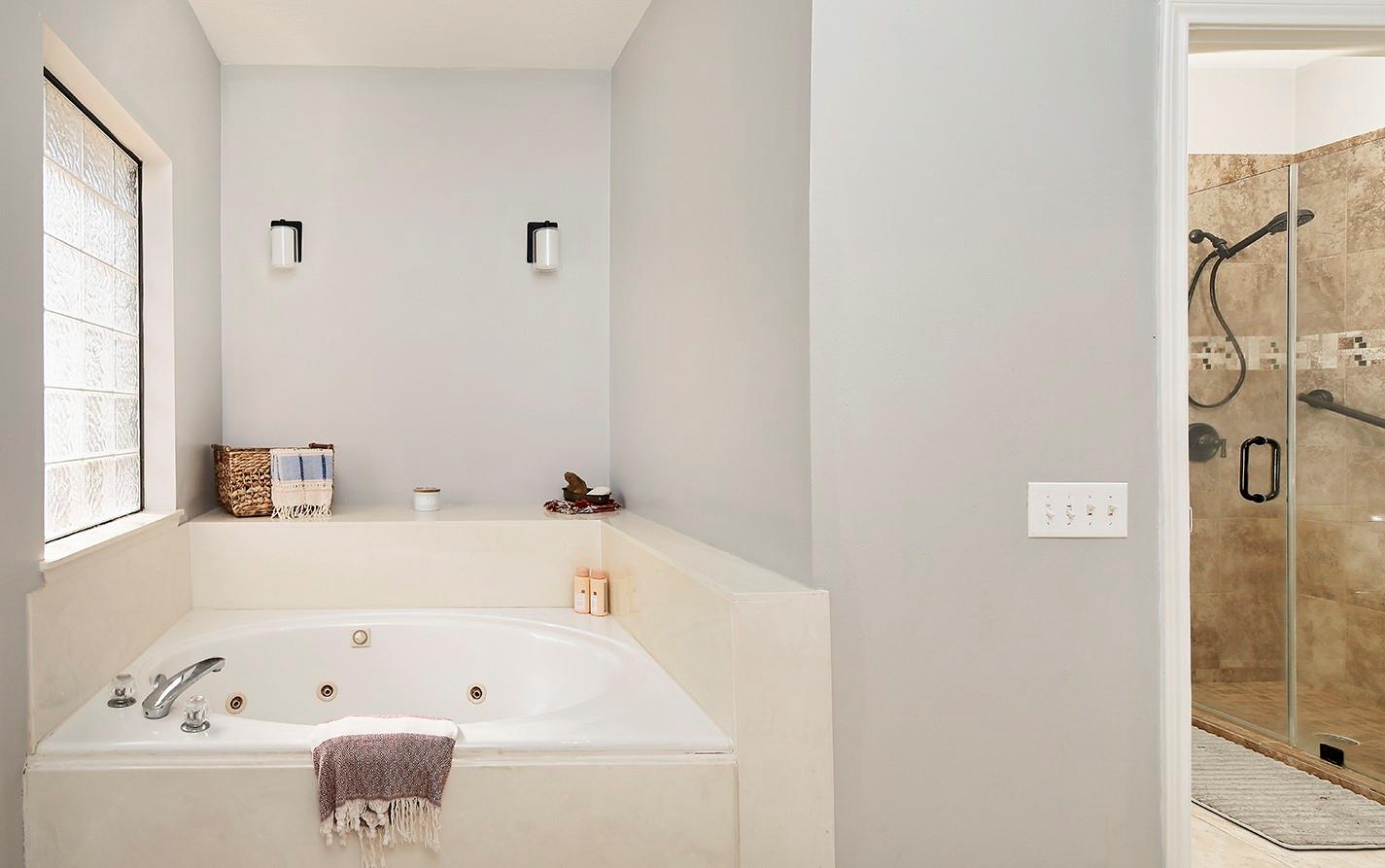 44 Lake Forest Circle